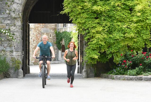 Auch Arbeitskreisleiter der Gesunden Gemeinde Karl Streicher und Stadträtin Beatrix Cmolik werden wieder Minuten für Waidhofen sammeln. | Foto: Stadt WY
