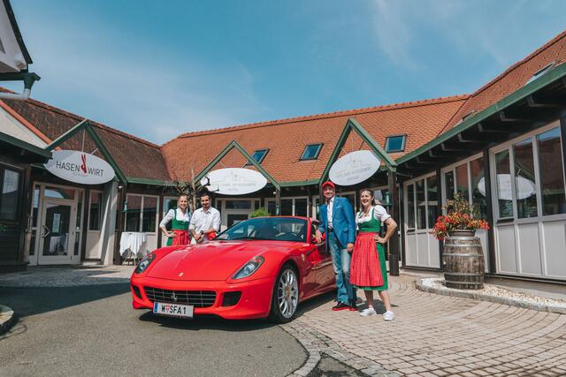 Südsteiermark-Fan Heribert Kasper rührt für die Südsteiermark kräftig die Werbetrommel. | Foto: Nussbaumer Tobias/kamerakerl