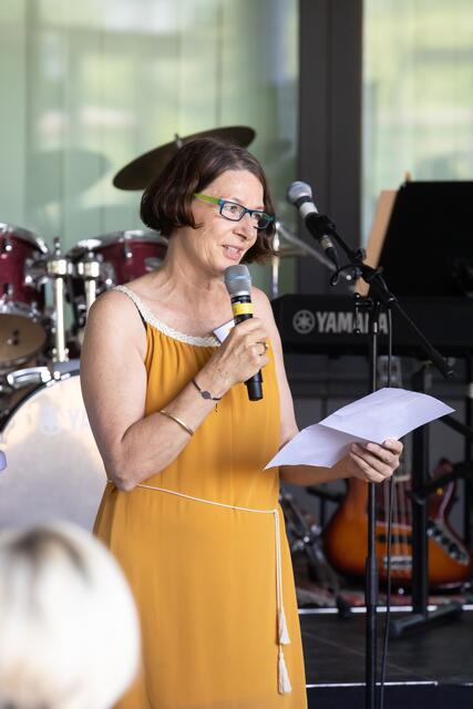 Berührte mit einem selbst verfassten Gedicht über ihre Erfahrungen und Erlebnisse in der Arbeit mit den Kindern: Ursula Molitschnig | Foto: schubiduquartet.com