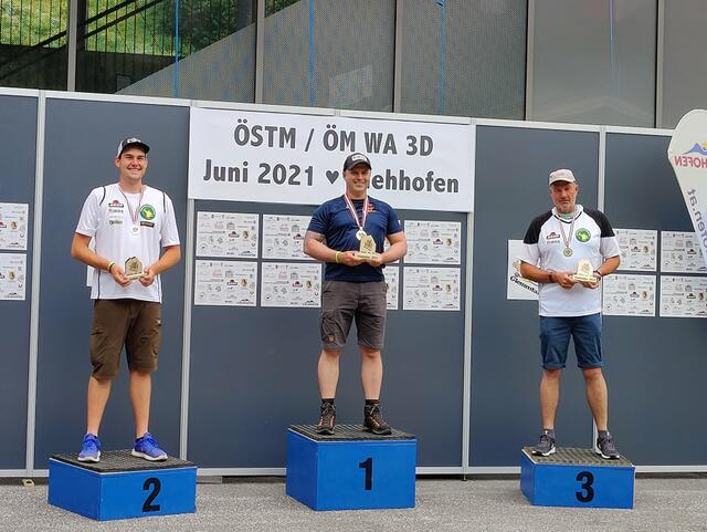 Nico Wiener darf sich über Gold in der Mannschaft und Silber im Einzel freuen. | Foto: Wiener