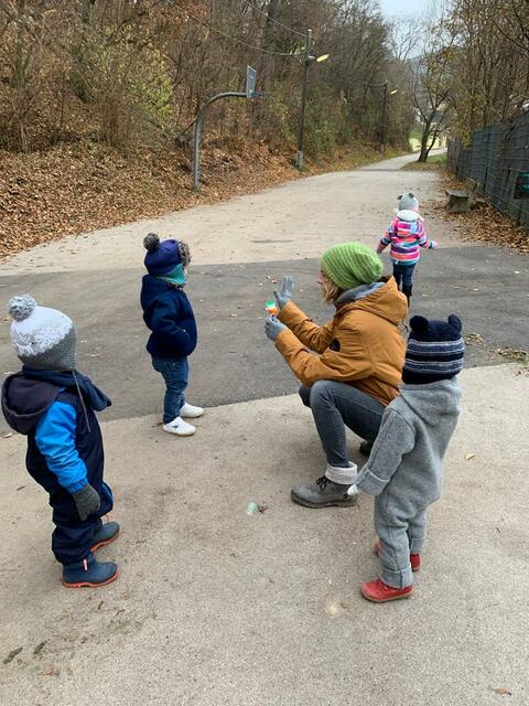 Tagesmutter Birgit Skudnigg in Aktion mit den Kindern. | Foto: Birgit Skudnigg