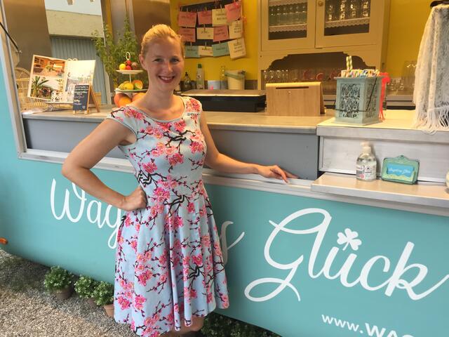 Patricia Kriechbaum verwöhnt mit sommerlich-fruchtigen "Spritzervariationen" mit hausgemachtem Sirup.