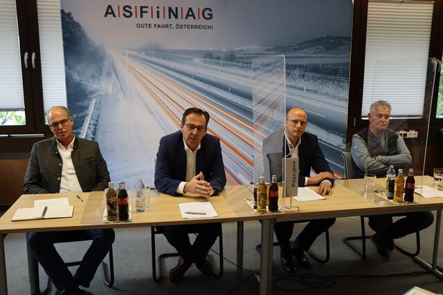 Pressekonferenz in St. Jakob am Arlberg: Die Tunnelsperren für die notwendige Sanierung sind alternativlos. | Foto: Othmar Kolp