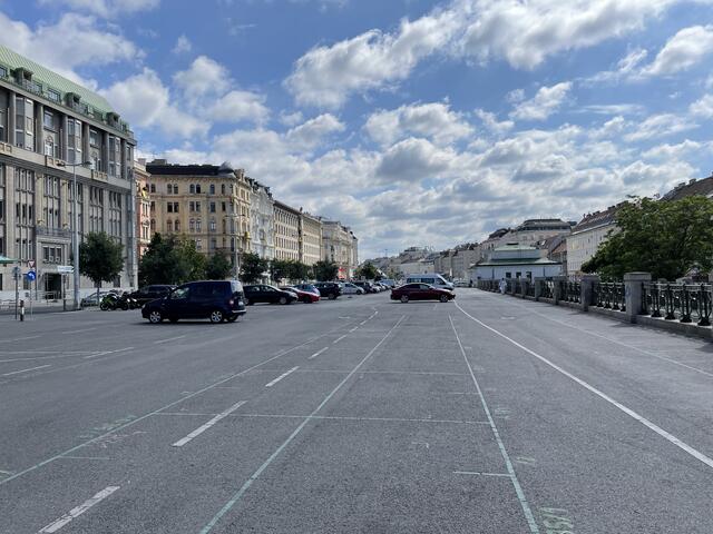 Der Naschmarkt-Parkplatz steht als Symbol für eine innerstädtische Hitzeinsel, um dessen Zukunft gerade eine Auseinandersetzung geführt wird. | Foto: C. Bazalka