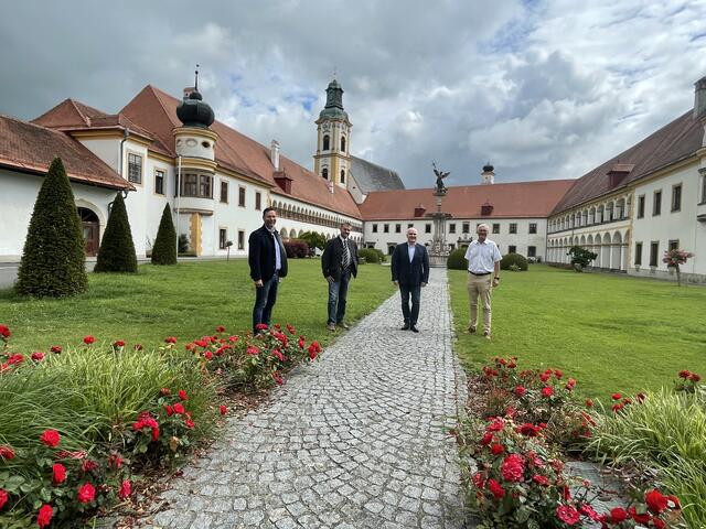 v.l.: Nationalratsabgordneter Hermann Brückl (SD), Landtagsabgeordneter David Schiessl (BR), Bundesrat Thomas Dim, Bezirksparteiobmann Elmar Podgorschek (beide RI). | Foto: Nagl/BRS