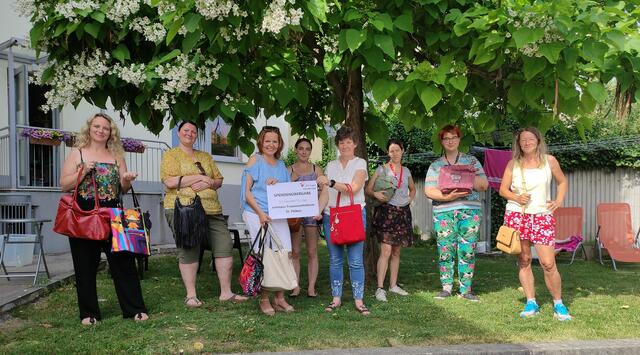 Rita Olah (Leiterin Frauenwohnheim) mit Ingrid Haunold, Petra Graf und Elisabeth Gugerell (SPÖ Frauen Böheimkirchen) und Gästen | Foto: privat