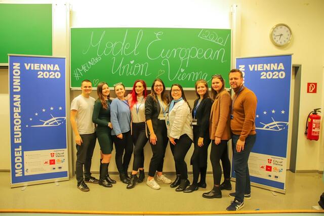 Das Projekt wurde 2014 ins Leben gerufen und organisiert Konferenzen, bei denen Entscheidungs-findungsprozesse in der EU simuliert werden.  | Foto: Armin Khayami