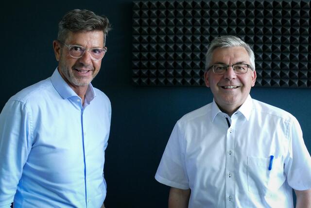 Podcast-Gastgeber Michael Kretz mit seinem Gast, Landesrat Josef Schwaiger. | Foto: Stefan Schubert