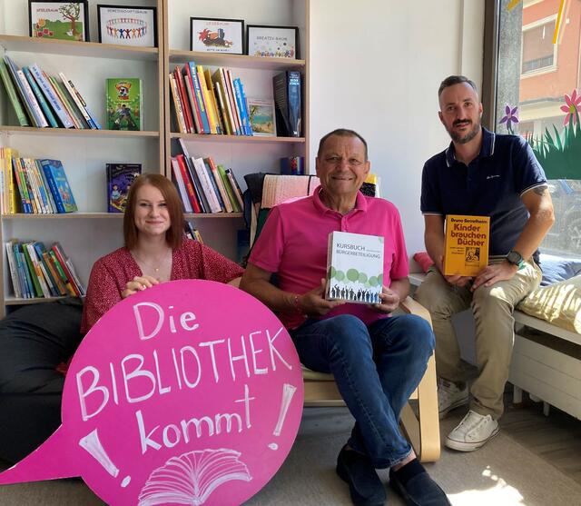 Viktoria Bittner, Eduard Posch und Thomas Mantsch freuen sich über die Geschlossenheit bei neuer Bibliothek.