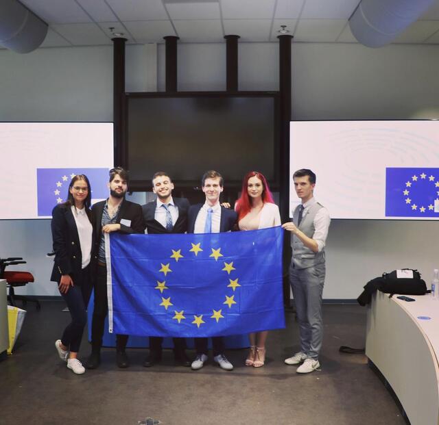 Sie ist als Nicht-EU-Bürgerin aufgewachsen und genießt, seit dem Beitritt Rumäniens zur EU im Jahr 2007, ihre Rechte als EU-Bürgerin. „Es ist wunderbar, wenn man sich aussuchen kann, wo und was man studiert, wenn man grenzenlos reisen und überall Gleichgesinnte treffen kann“, so Isabelle.  | Foto: MEUNL participant