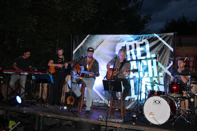 Endlich gibt es wieder Live-Musik zum hören und sehen.