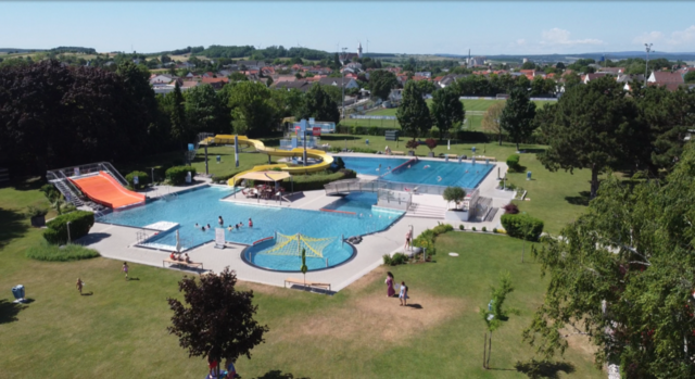 Schwimmbad: Sportstätte und Platz der Begegnung