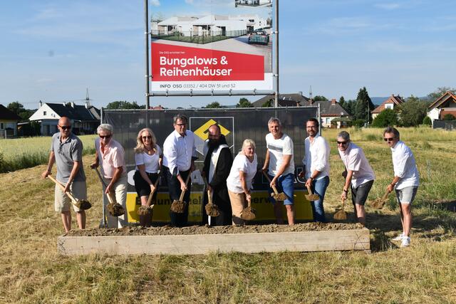 Der Spatenstich leitete das neue Wohnprojekt der OSG in Unterwart ein. | Foto: Michael Strini