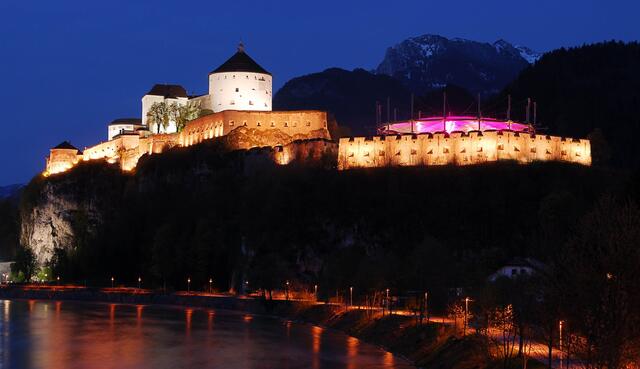 Lichtverschmutzung ist aktuell ein viel diskutiertes Thema in Kufstein. Ob die Festung künftig in der Nacht weiterhin erstrahlt oder das Licht gedimmt wird, ist offen. | Foto: Top-City/BB Archiv