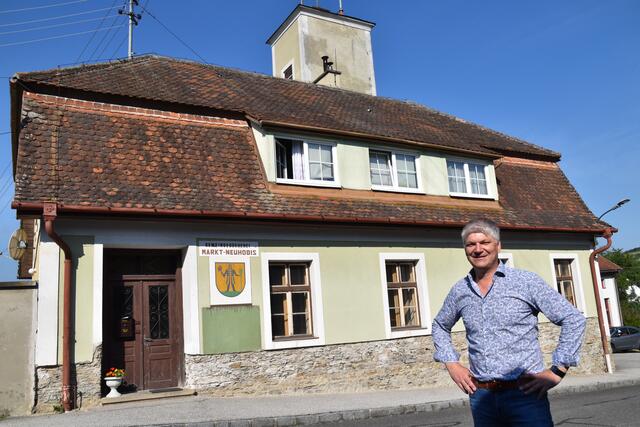 Das ehemalige Gemeindehaus in Markt Neuhodis wird saniert. | Foto: Michael Strini