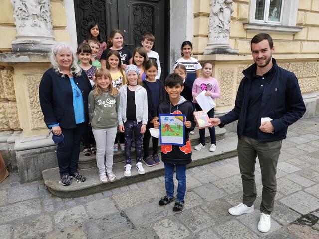 Die Verantwortlichen des "Zukunftsraums Eferding" veranstalteten kürzlich für das Projekt "All together" einen Wettbewerb für Schüler. | Foto: Gemeinde Hinzenbach