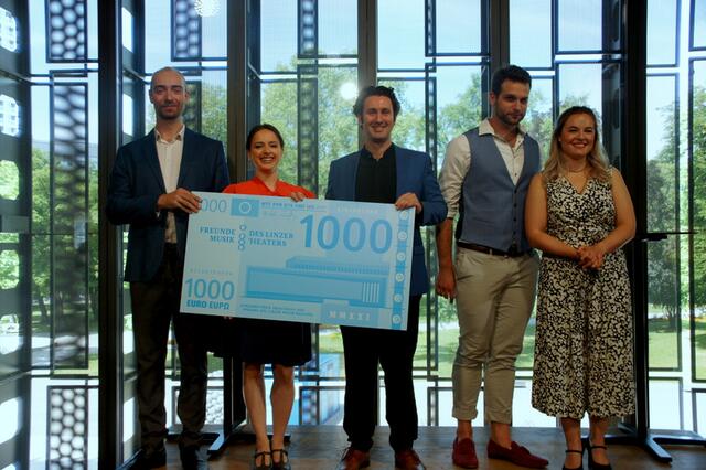 v.l.n.r.: Peter Fabig, Jana Markovic, Grégoire Delamare, Michael Daub, Tina Josephine Jaeger (nicht im Bild: Hedwig Ritter, die in Langenlois Die Fledermaus probt) | Foto: Fleckenstein