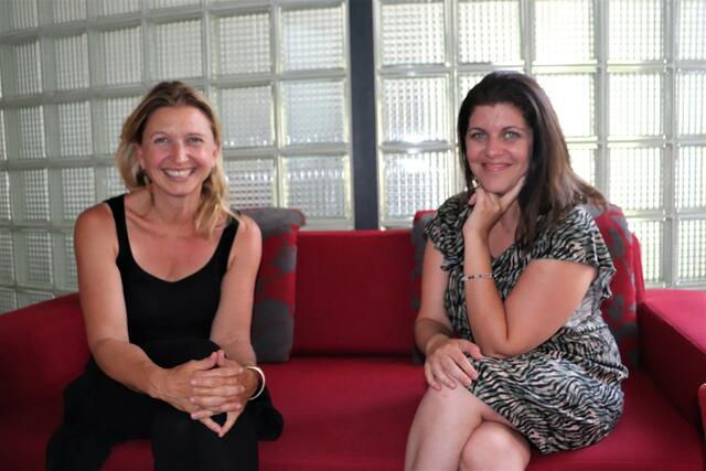 Irmgard Mohr (li) und Hannah Ujvarosi informieren kostenlos über die mobile sozialpsychiatrische Betreuung. | Foto: Edith Ertl