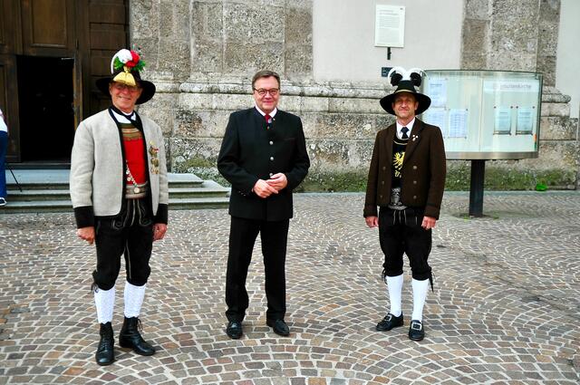 TV-Präsident LH Günther Platter dankte dem scheidenden Langzeitobmann Oswald Gredler (li.) und gratulierte seinem Nachfolger Alexander Schatz. | Foto: Hassl
