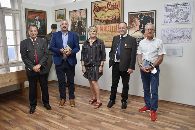 Bei der Eröffnung: Fritz Schretter, Hannes Primus, Sonja Pietschnig-Dohr, Josef Dohr und Hans-Peter Schlagholz (von links) | Foto: RMK