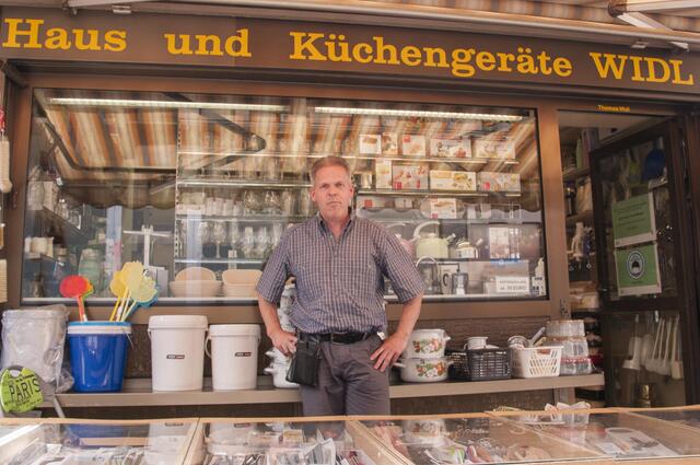 Thomas Widl: Hier findet man Haus und Küchengeräte, die einst schon Großmutter verwendet hat.