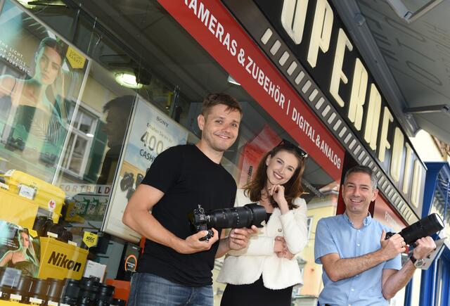 Hatten Spaß: B. Wolf, Fotomodel Lisa, G. Hausleitner (v.l.) | Foto: Opernfoto