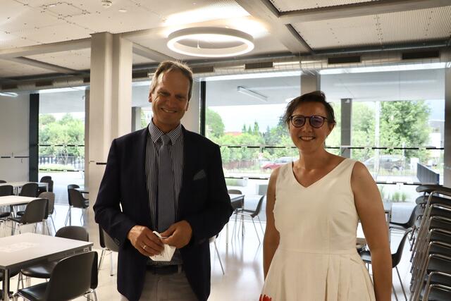 Rektor der PHT Thomas Schöpf und Herausgeberin des Buches Julia Festman | Foto: Ricarda Stengg