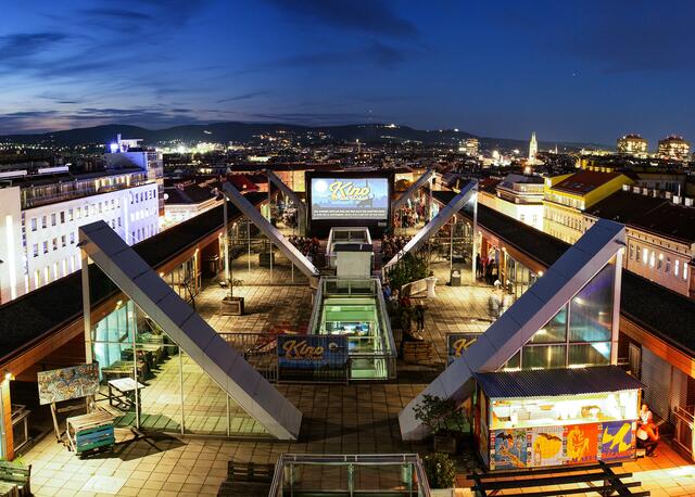 Festivalerfolge, Kultfilme und Filmklassiker: "Kino am Dach" startet in die 18. Saison. | Foto: GoGoGorilla