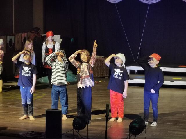 Die kreativen Kids freuen sich schon auf die Aufführung. | Foto: Musik- und Kunstschule/Ybbstal