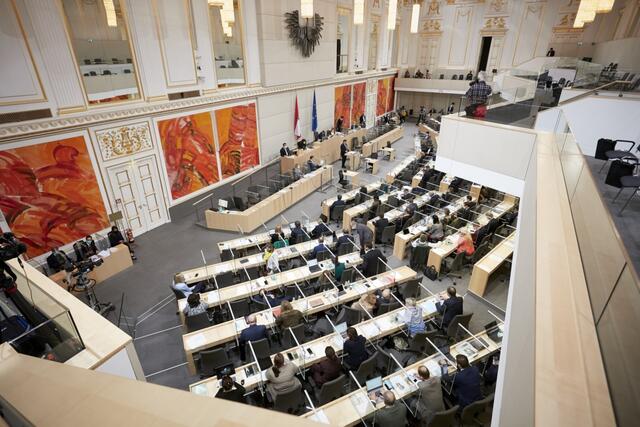 Wenn der Beschluss im Plenum nicht vor dem Sommer fällt, muss bis Herbst darauf gewartet werden, denn das Parlament geht in Sommerpause.