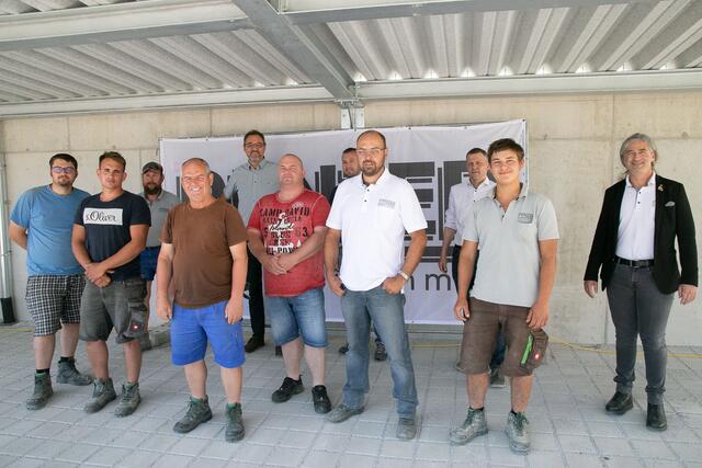 AK-Präsident Gerhard Michalitsch stattet der Pfnier-Baustelle in Pöttsching einen Besuch ab. | Foto: AK BGLD