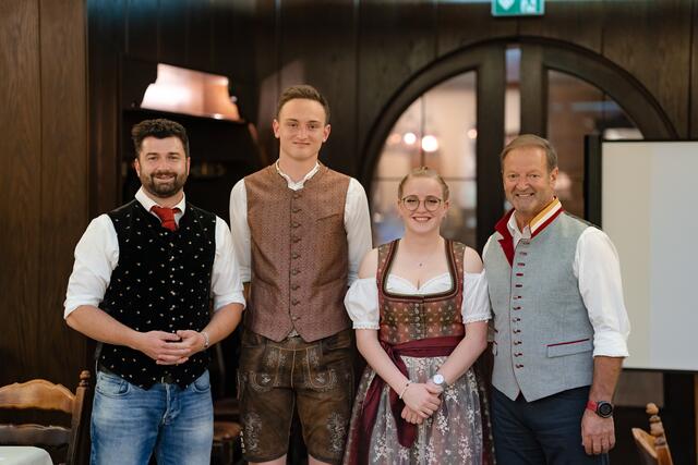 Wolfgang Funder, Jonas Oschlinger, Kimberly Stattmann und Bürgermeister Josef Brandner | Foto: valentino zippo photography