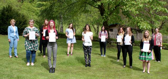 Im Bildungszentrum Gaming schlossen zehn Schülerinnen und Schüler erfolgreich die Ausbildung zum Pflegeassistenten ab. | Foto: Bildungszentrum Gaming