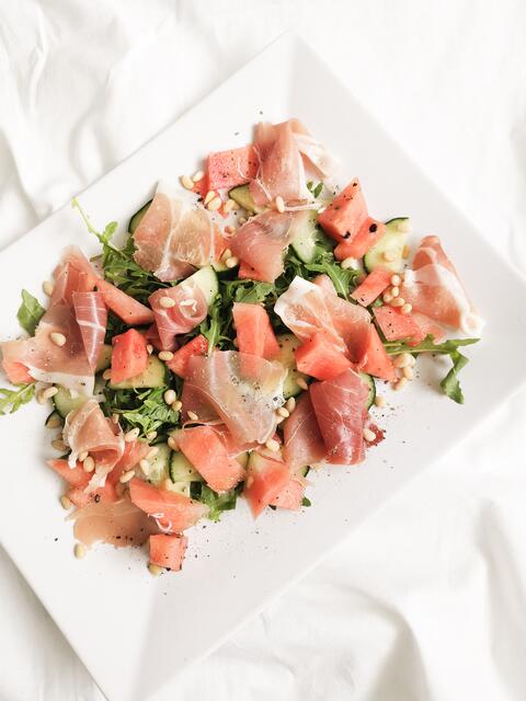 Eine leckere und gesunde Mahlzeit für heiße Tage.  | Foto: Michaela Rohrmoser