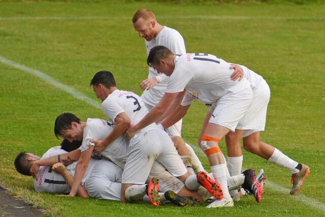 Die Freude bei den Ohlsdorfer Kickern über den Derbysieg kannte keine Grenzen. | Foto: Wolfgang Spitzbart