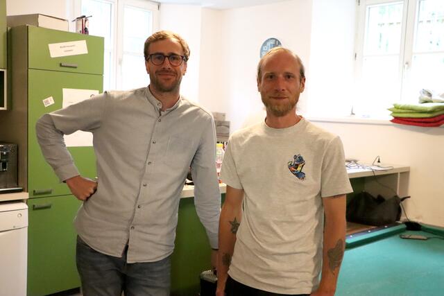 Sebastian Holzknecht (SaferInternet) und Mario Pircher (Mobile Jugendarbeit Landeck) (v.li.) | Foto: Siegele