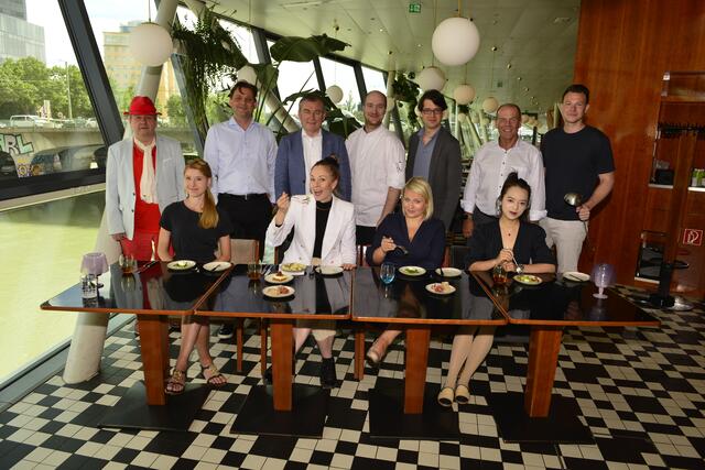 hinten v.l.n.r.: Harald Brunner, Martin Pichlmaier, Toni Mörwald, Markus Zapfel, Dominik Holter, Peter Dobcak, Benjamin Buxbaum. sitzend: Melanie Thimm, Alina May Kernbauer, Vlatka Bijelac, Jessica Chen