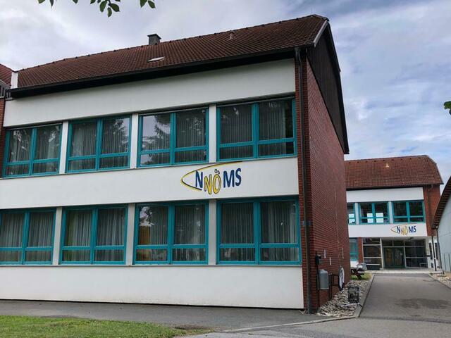 Ein großes Danke an die Lehrkräfte der Neuen Mittelschule Irnfritz von einer Gruppe von Eltern.  | Foto: AP