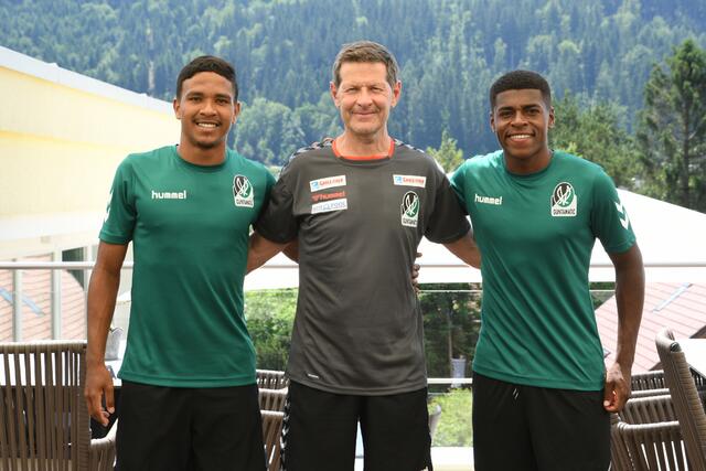 v.l.: Valdir Henrique Barbosa da Silva, SVR-Cheftrainer Andreas Heraf und Reinaldo Batista Caetano | Foto: SVR/Schlosser