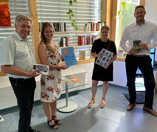 In den Sparkasse-Filialen St. Johann und Kitzbühel-Bahnhofstraße können Bücher kostenlos ausgeliehen und wieder zurückgegeben werden. | Foto: Sparkasse