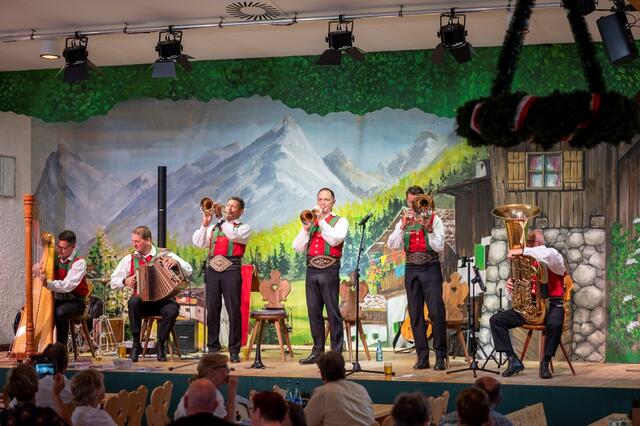 Frühschoppen im Alpensaal | Foto: Tiroler Abend