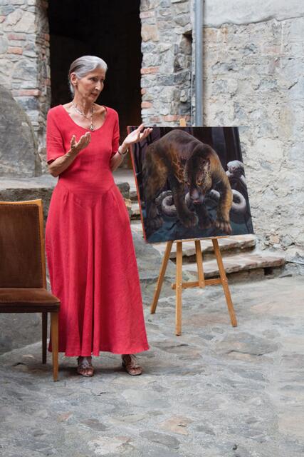 Lilo Almog bei der Vernissage im Burghof auf der Burg Deutschlandsberg | Foto: Kleindinst