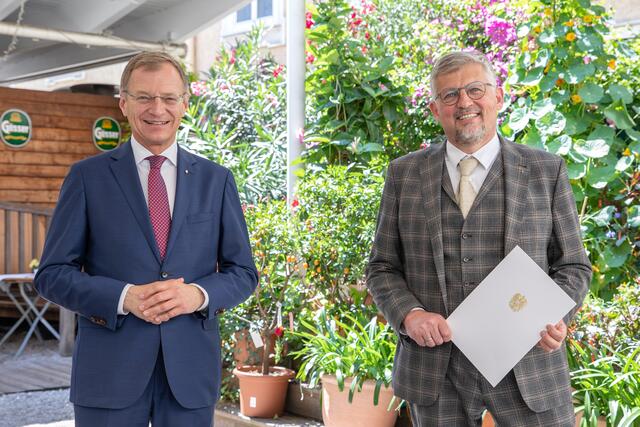 Landeshauptmann Thomas Stelzer mit Andreas Hecht | Foto: Land OÖ/Vanessa Ehrengruber