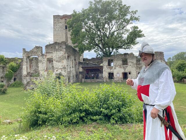 Der Innenhof der Burg war vor dem Engagement der "Freunde der Burgruine Spilberg" komplett verwachsen.