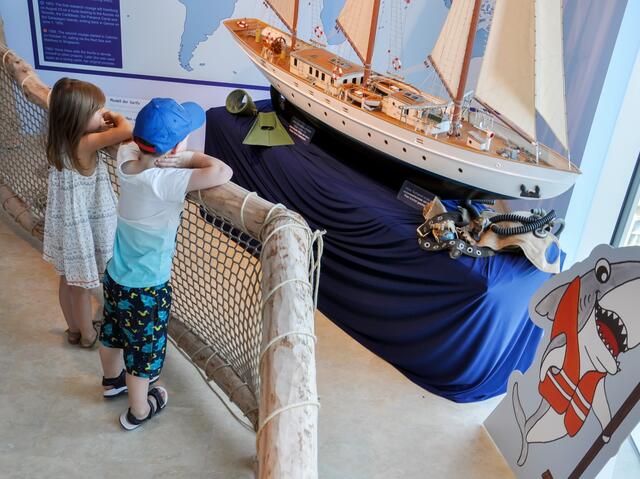 Das Expeditionsschiffes "Xarifa" von Hans Hass ist Teil der neuen Ausstellung im Haus des Meeres. | Foto: Johannes Hallama