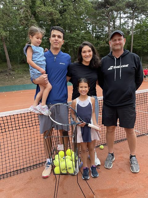 Tennisfamilie Ahmet und Guncha Halmuradova mit ihren beiden Töchtern und dem adoptierten "großen Bruder" Rainer Baumgartner vom einstigen TC Sooß. | Foto: Stockmann