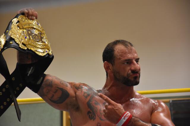 Chris Cholen lässt sich feiern. 