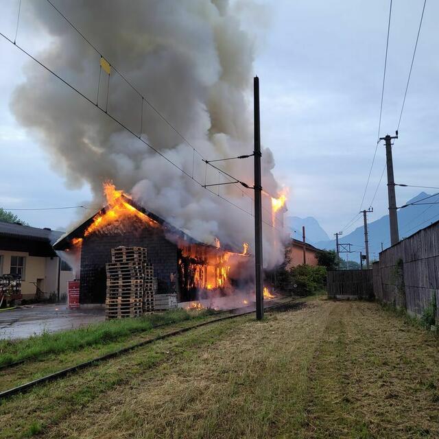 Großbrand in Kuchl.  | Foto: FF Kuchl