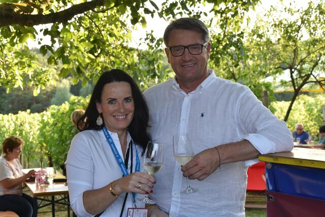 Auch Doris Kollar-Lackner und Alfred Kollar genossen einen gemütlichen Samstagabend am Csaterberg. | Foto: Michael Strini