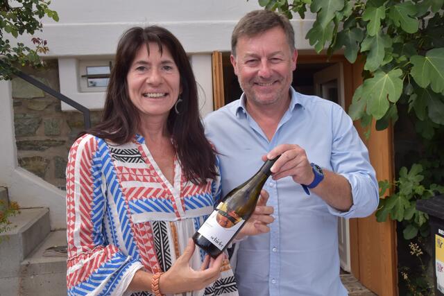 Maggie und Uwe Schiefer präsentierten den preisgekrönten "Weißen Schiefer". | Foto: Michael Strini
